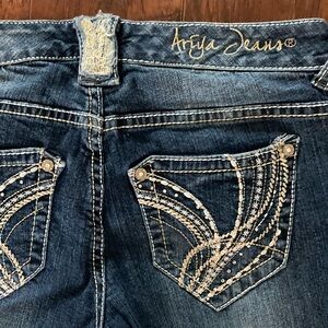 ARULA SZ 5/6 Womens distressed Blue Flare Jeans nicely embellished Beautiful